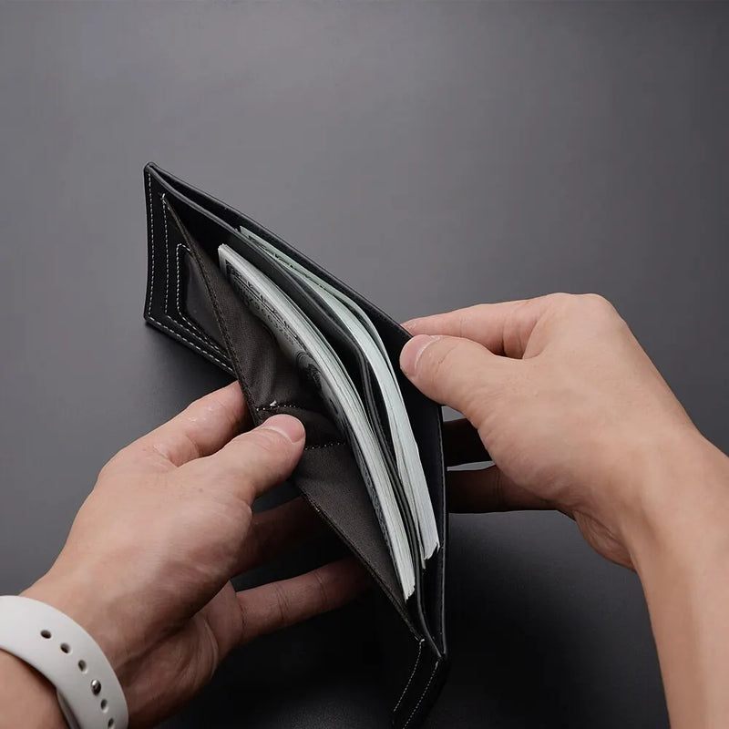 Carteira Masculina Curta de Couro Sintético, Fina e Dobrável com Porta-Cartão – Estilo Jovem e Moderno